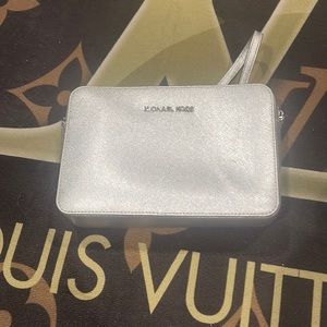 Michael kors crossbody purse